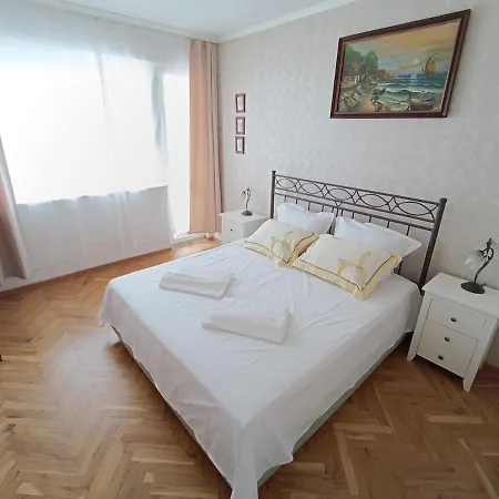 Regal Perfect Center Apartment Warna