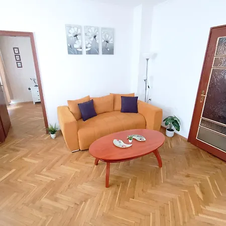 Apartment Regal Perfect Center Warna