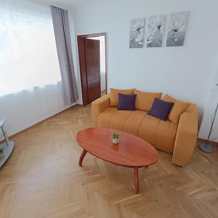 Regal Perfect Center Apartment Warna